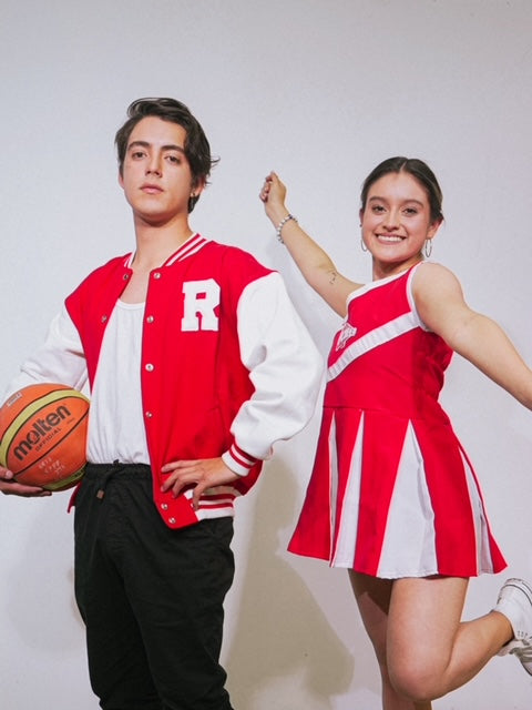 BASQUETBOLISTA Y CHEERLEADER